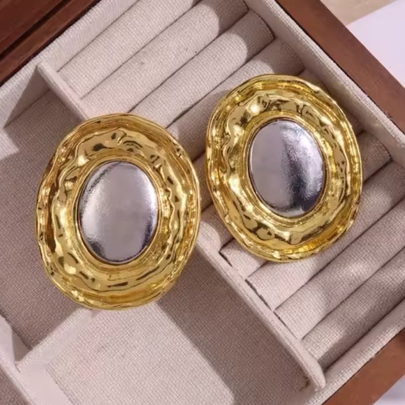 Vintage Gold Button Oval Earrings - Picture 3 of 17